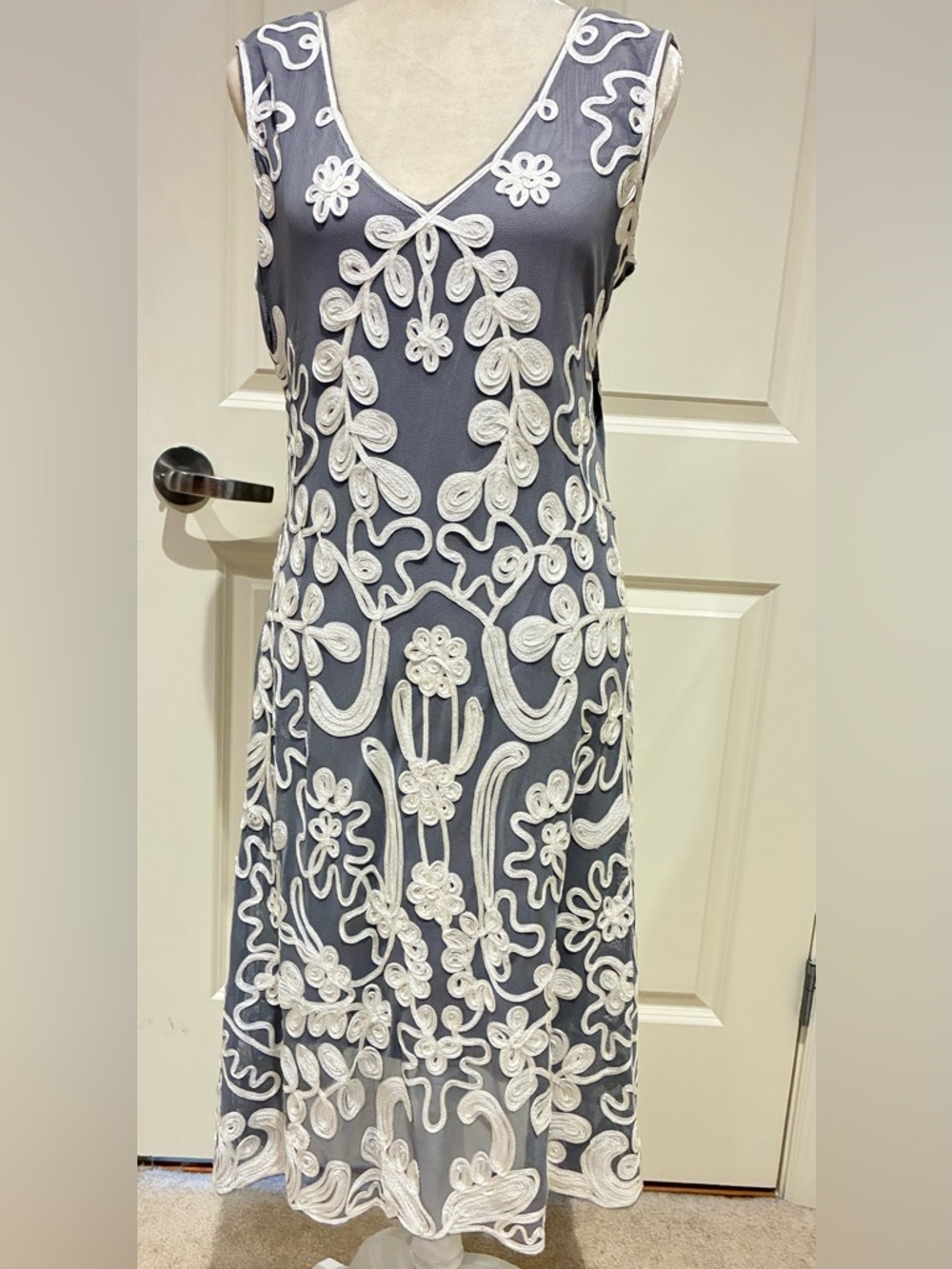Sundance Gray Midi Dress with White Floral Appliqué